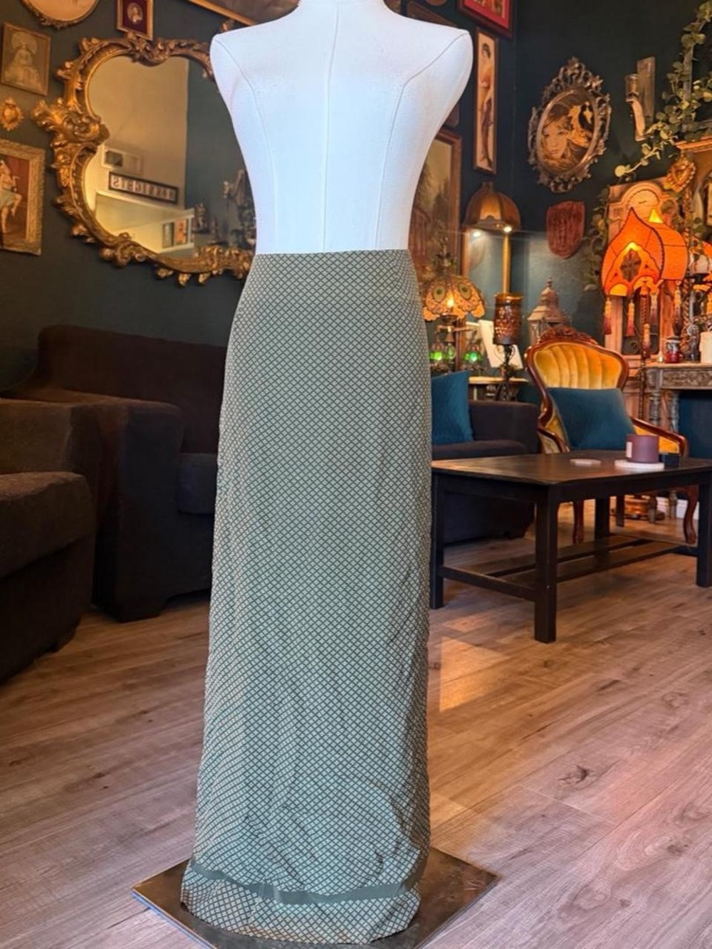 Vintage Jones Wear 100% Silk Maxi Skirt – Size 6
